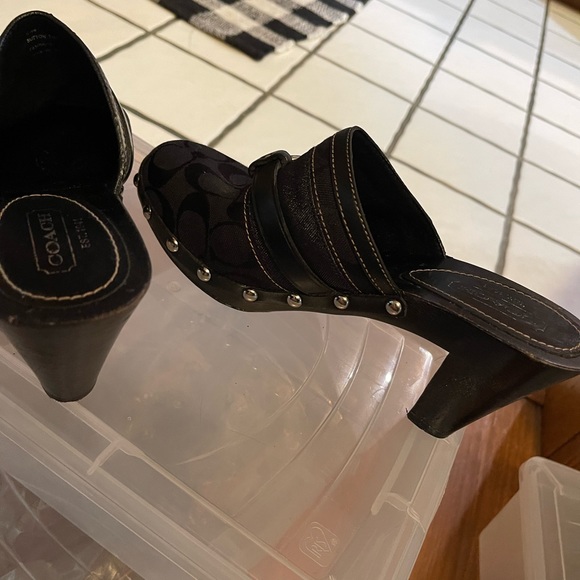 Coach mule shoe. Worn 2 times. Black very nice. 7.5 but runs a little small - Picture 9 of 9